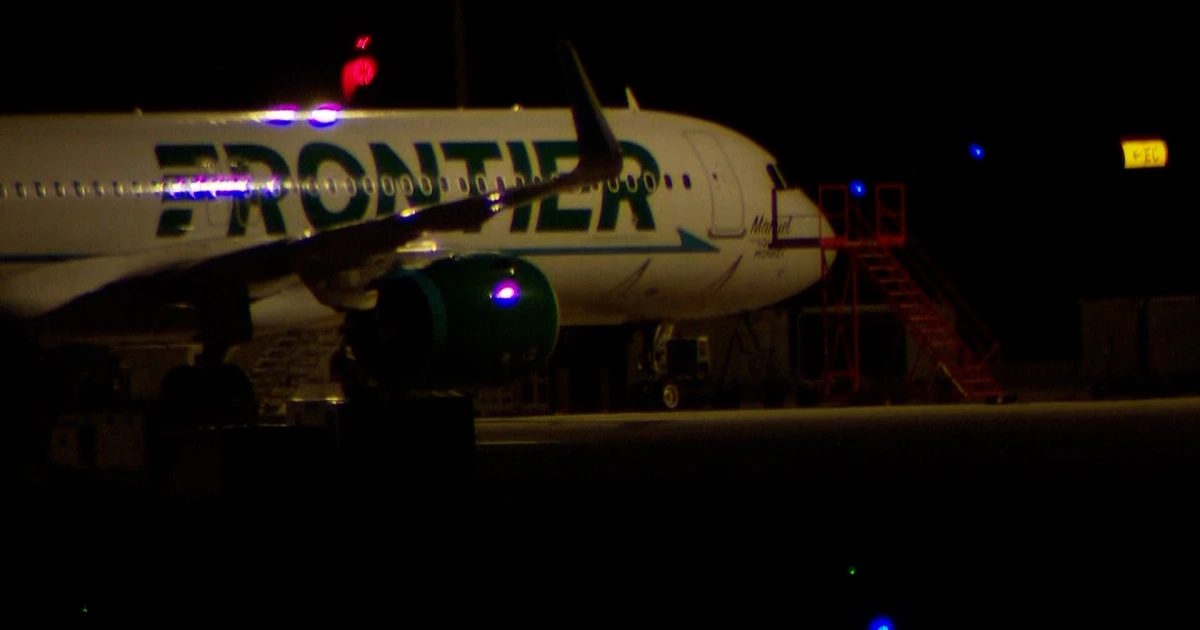 NA22S_FRONTIER-PLANE-STRIKES-PERSON-ON-RUNWAY-l631hq.jpg
