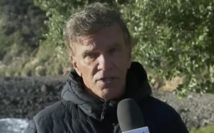 New-Zealand-surfing-event-halted-after-water-photographer-bitten.jpg