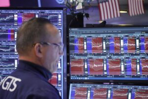 Oil-drops-below-100-per-barrel-but-gas-prices-remain-high-in-US.jpg