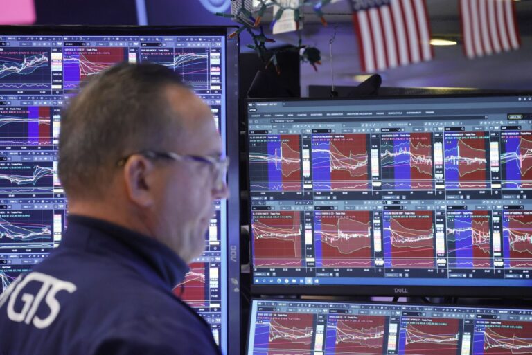 Oil-drops-below-100-per-barrel-but-gas-prices-remain-high-in-US.jpg