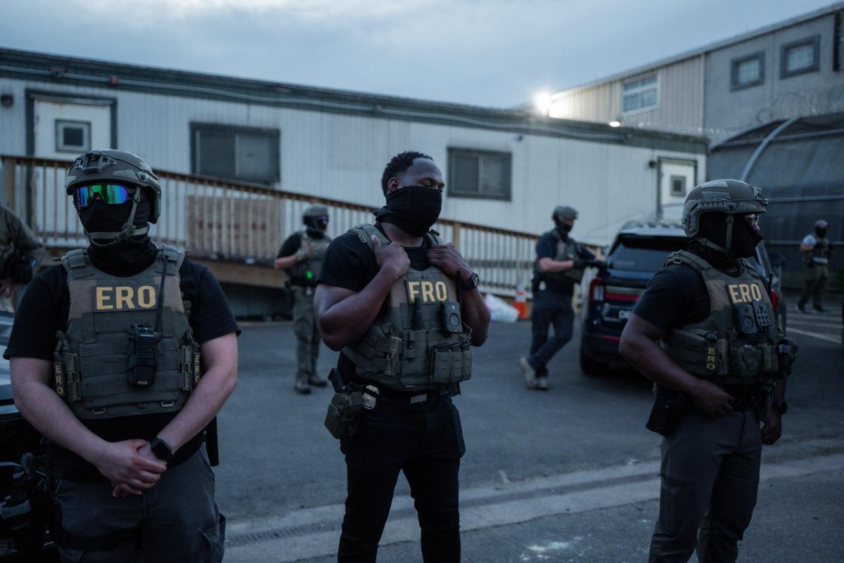 Pro-anti-ICE-protestors-face-off-at-New-Jersey-detention-facility.jpg