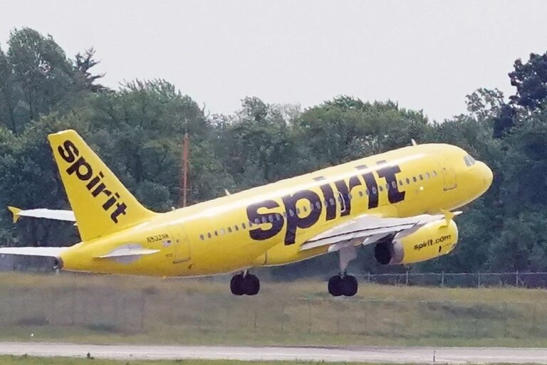 Spirit-Airlines-shuts-down-leaving-travelers-stranded.jpg