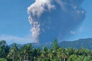 Three-dead-several-injured-after-Indonesian-volcano-erupts.jpg