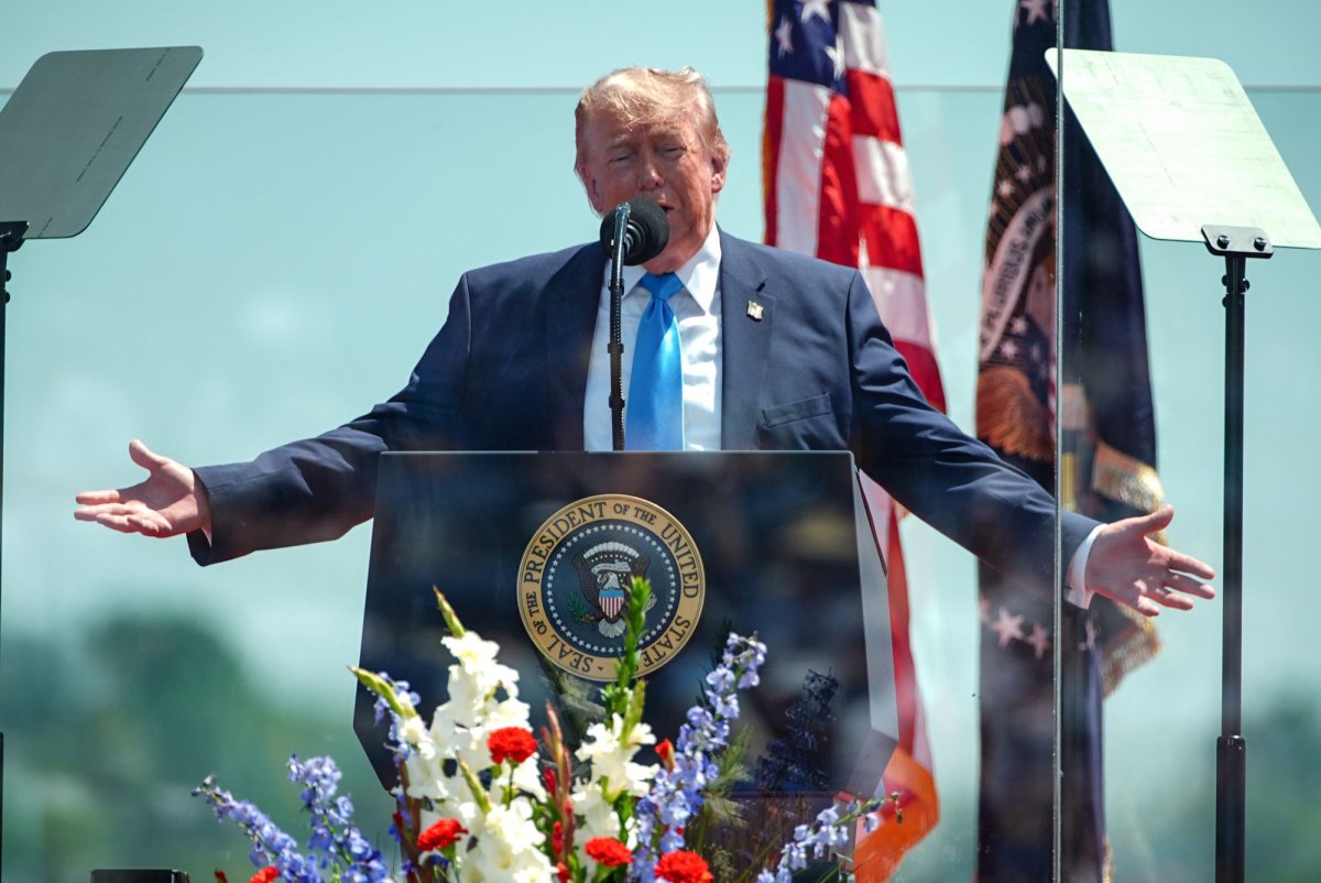 Trump-tells-Coast-Guard-graduates-to-never-surrender.jpg