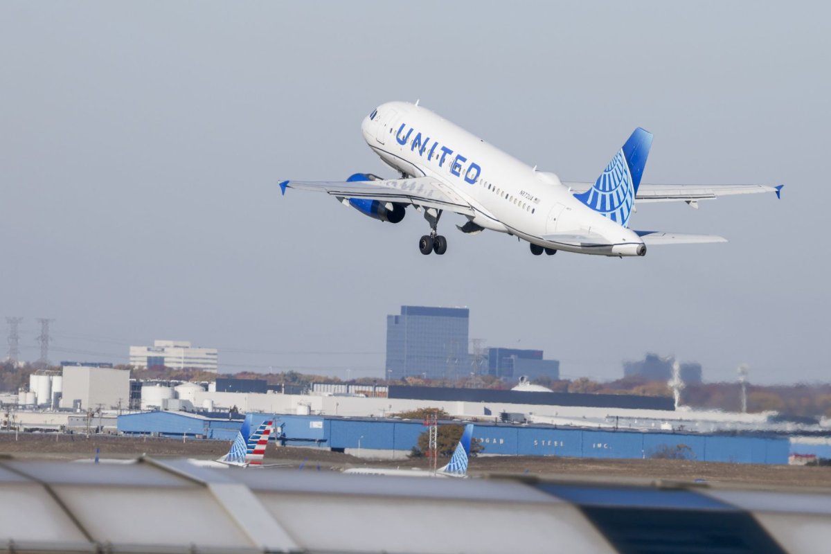 United-flight-diverted-after-unruly-passenger-tried-to-enter-cockpit.jpg
