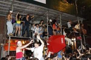 1-shot-4-stabbed-as-New-Yorkers-celebrate-Knicks-championship.jpg