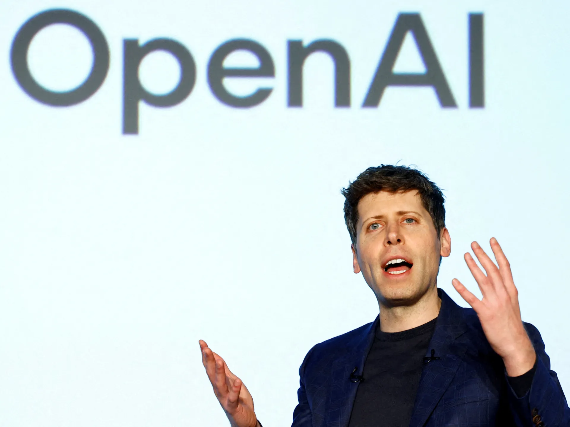 2025-10-29T100037Z_48089949_RC2UMCA4Q61F_RTRMADP_3_MICROSOFT-OPENAI-ALTMAN-1762187105.jpg