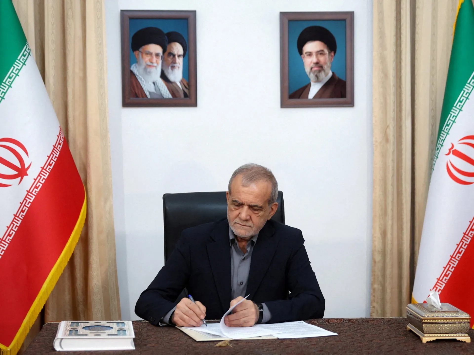 2026-06-18T152309Z_750991961_RC2FWLA9PEAN_RTRMADP_3_IRAN-CRISIS-1781838502.jpg