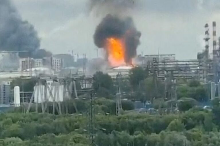 2026-06-24T095407Z_334251837_RC29WLACM8B3_RTRMADP_3_UKRAINE-CRISIS-RUSSIA-REFINERY-MOSCOW.JPG