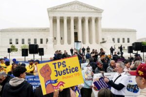 2026-06-25T142550Z_2095962685_RC22ZKAZASLG_RTRMADP_3_USA-COURT-TRUMP-MIGRANTS.JPG