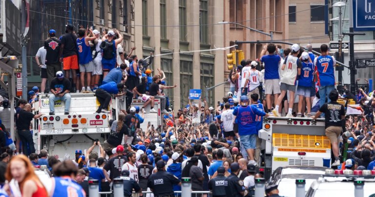 260624-knicks-parade-aa-1145-4e4baa.jpg