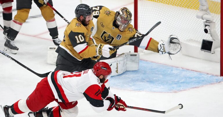 260910-jordan-staal-hurricanes-mn-1050-b8d431.jpg