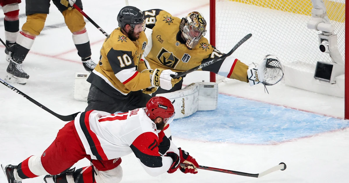 260910-jordan-staal-hurricanes-mn-1050-b8d431.jpg