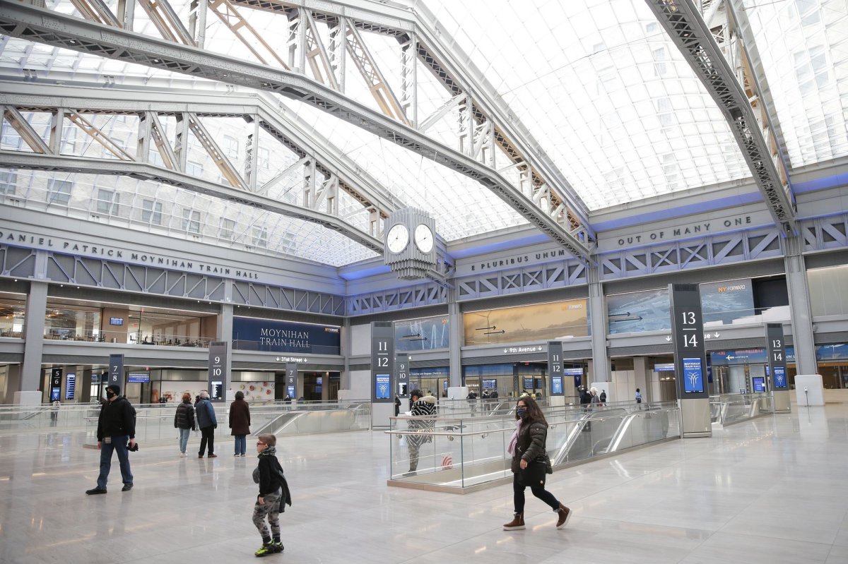 6-hospitalized-in-mass-stabbing-incident-at-New-Yorks-Penn-Station.jpg