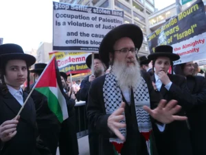 AA-20260506-41300528-41300511-PROPALESTINIANS_PROTEST_GREAT_ISRAEL_REAL_ESTATE_EVENT_AT_THE_PARK_EAS.webp