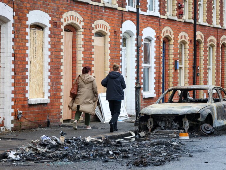 AFP__20260611__B6R22V9__v1__HighRes__BritainNirelandPoliceInvestigationImmigration-1781202752.jpg