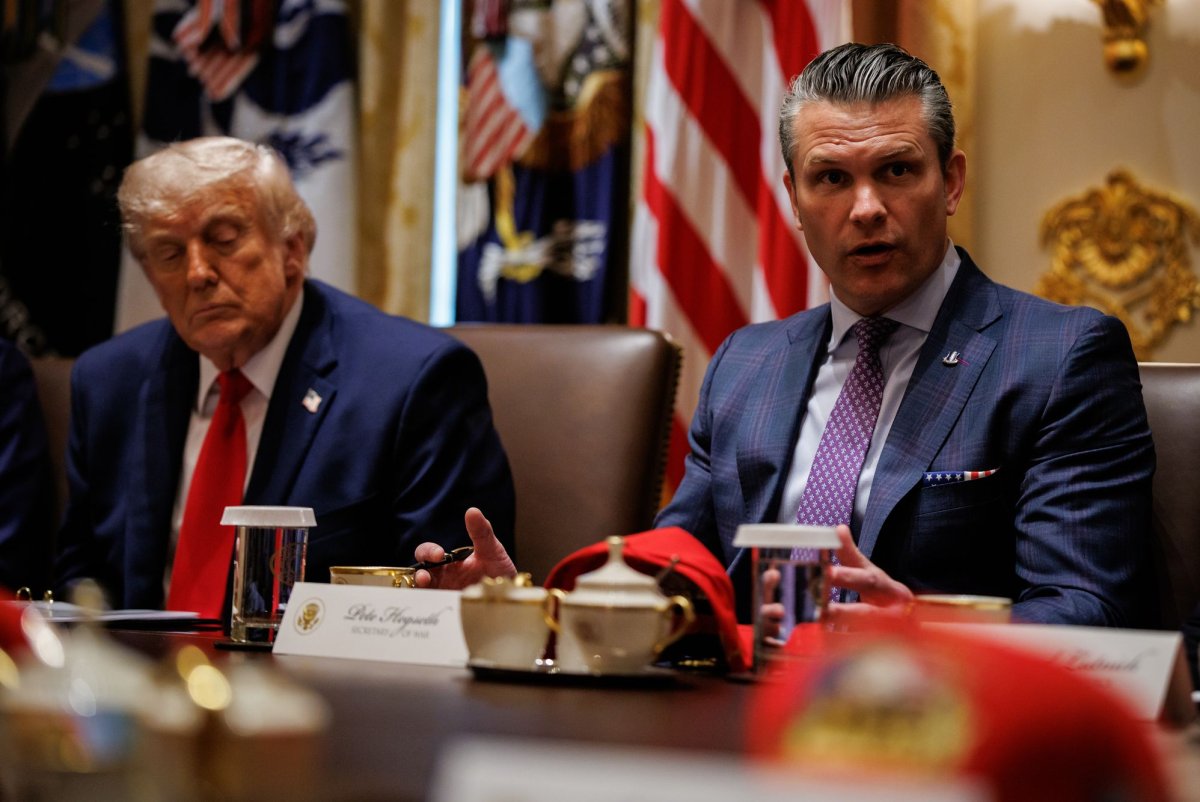 Appeals-court-blocks-Trump-from-expelling-transgender-troops.jpg