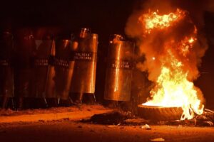 Bolivia-roadblocks-leave-Paraguayan-truck-drivers-stranded.jpg