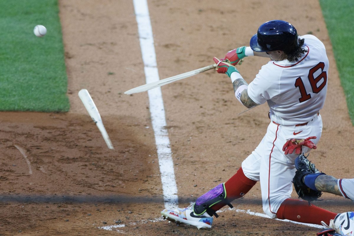 Boston-Red-Sox-cap-sweep-of-New-York-Yankees-with-10th-inning-walk-off.jpg