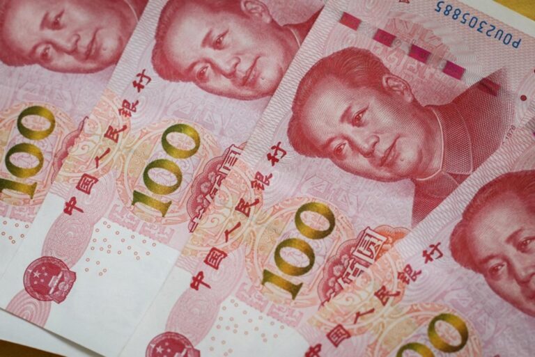 Chinas-stronger-yuan-may-pose-economic-risks.jpg