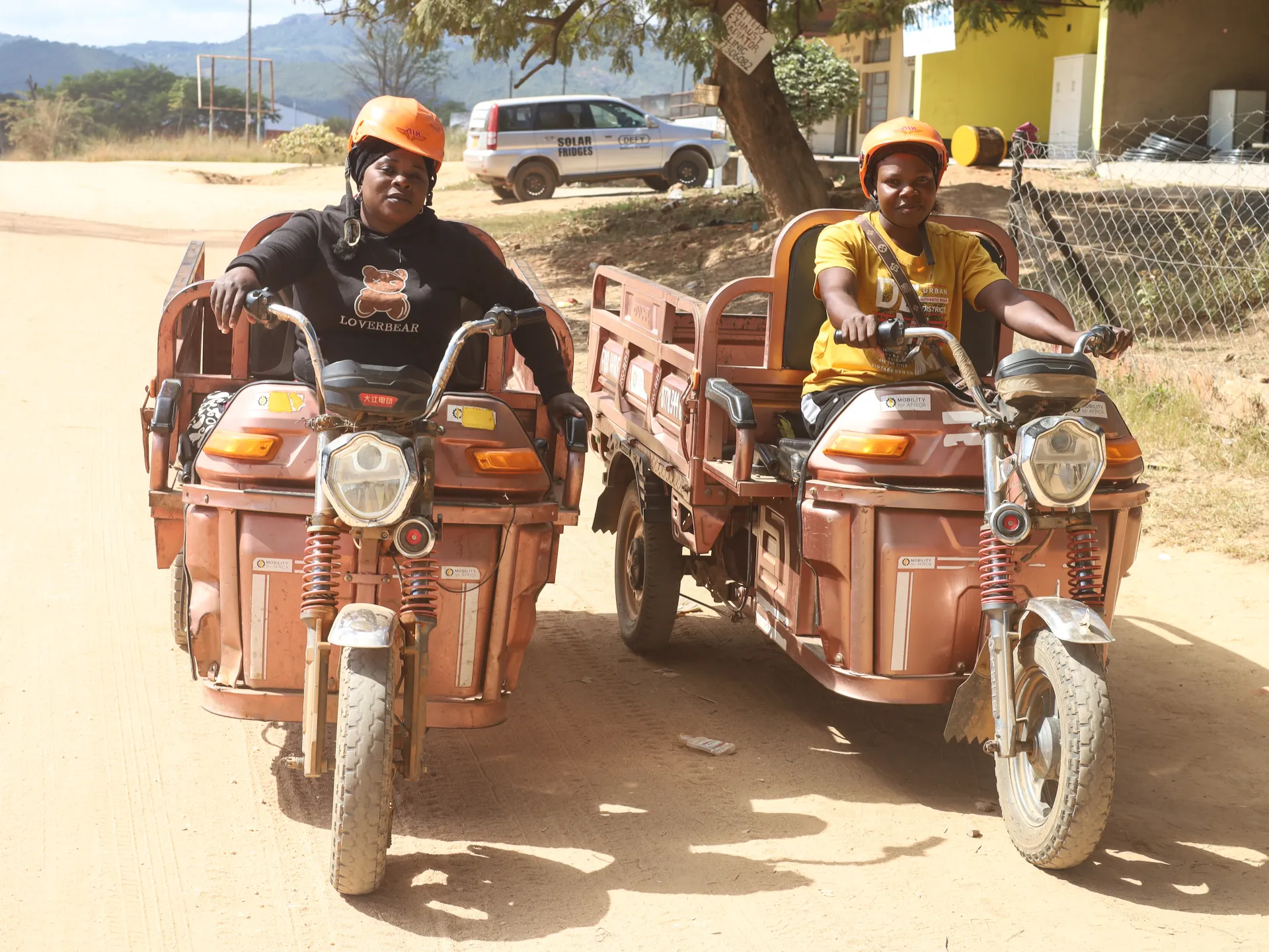 Daires-Mutamangira-and-Rejoice-Mandipedza-in-Hauna-Zimbabwe.-Farai-Shawn-Matiashe_Aljazeera-17803169.webp