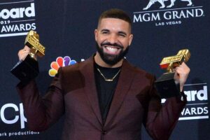 Drakes-Iceman-tops-US-album-chart-for-2nd-week.jpg