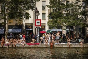 France-bans-some-public-drinking-amid-heatwave.jpg