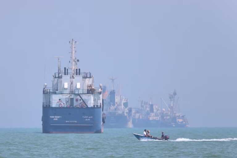 Iran_War_Strait_of_Hormuz_55547.jpg