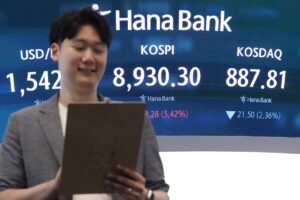 KOSPI-spikes-over-5-pct-briefly-topping-9000-level-again-on-chip-rally-after-Micron-earnings.jpg
