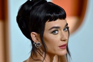 Katy-Perry-wants-to-Watch-It-Burn-in-teaser-for-new-song.jpg