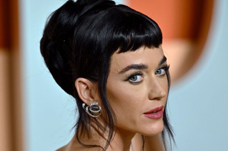 Katy-Perry-wants-to-Watch-It-Burn-in-teaser-for-new-song.jpg