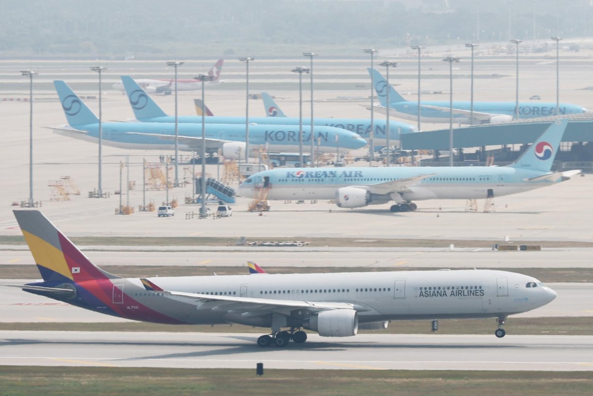 Korean-Air-says-Asiana-integration-costs-could-reach-1-tln-won-offset-by-2028.jpg