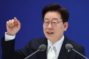 Lee-reiterates-need-to-halt-NKs-nuclear-missile-buildup-as-realistic-short-term-goal.jpg