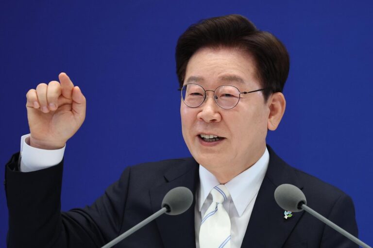 Lee-reiterates-need-to-halt-NKs-nuclear-missile-buildup-as-realistic-short-term-goal.jpg