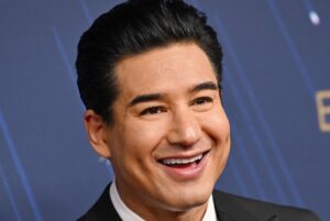 Mario-Lopez-to-host-Presidential-1776-Award-special-on-CBS.jpg