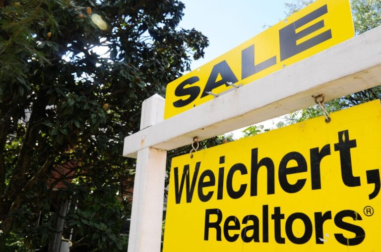 Mortgage-rates-are-staying-high-and-the-Fed-can-do-little-about-it.jpg