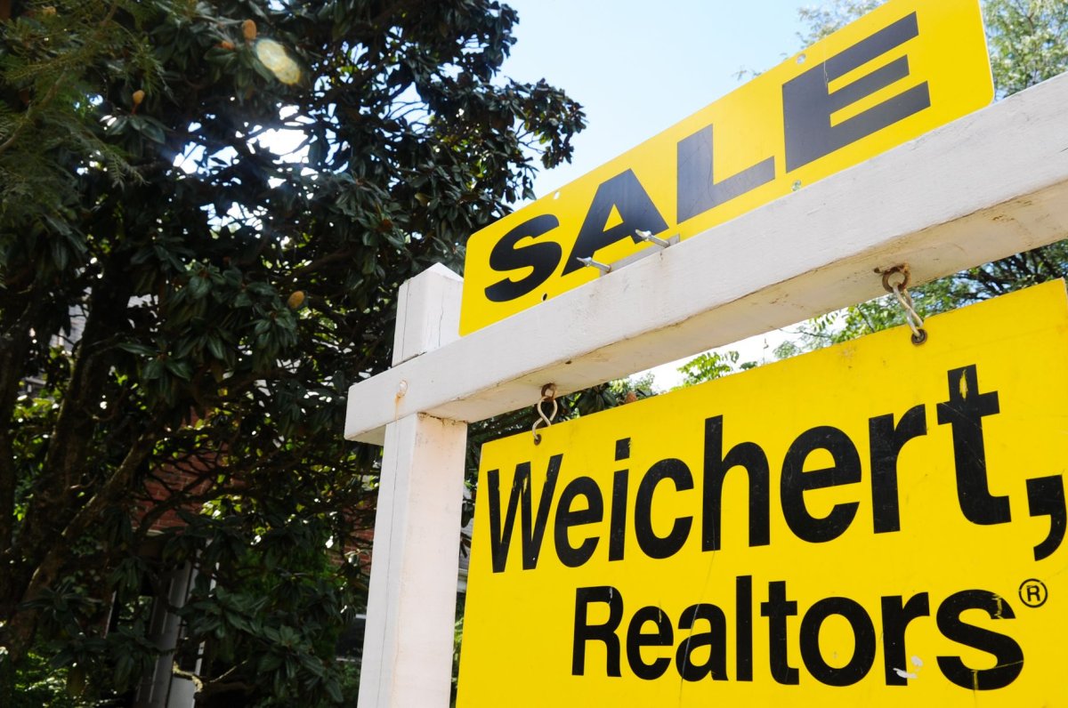 Mortgage-rates-are-staying-high-and-the-Fed-can-do-little-about-it.jpg