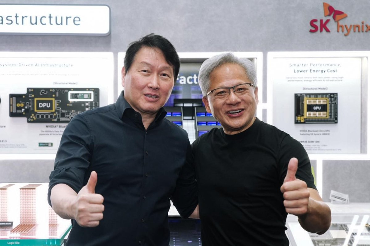 Nvidia-CEO-urges-SK-hynix-to-make-more-HBM-chips.jpg