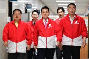 People-Power-Party-protests-ballot-shortage-at-Seoul-polling-stations.jpg