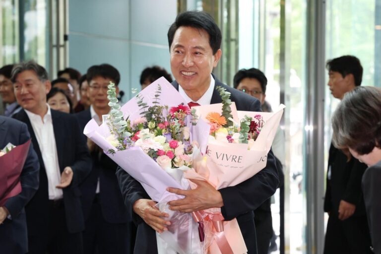 Ruling-party-wins-landslide-in-local-elections-despite-losing-Seoul-to-incumbent-mayor.jpg