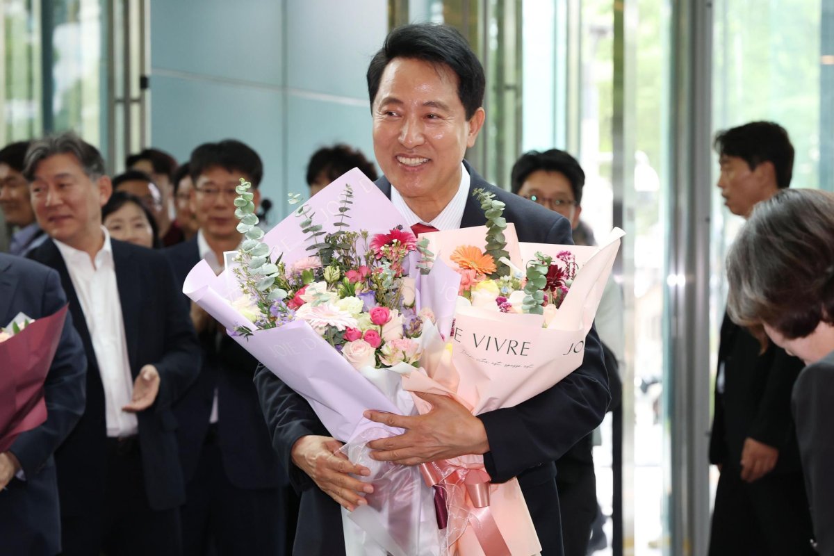 Ruling-party-wins-landslide-in-local-elections-despite-losing-Seoul-to-incumbent-mayor.jpg