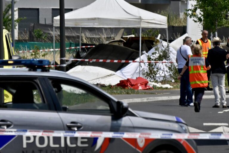 Skydiving-plane-crashes-in-France-killing-11.jpg