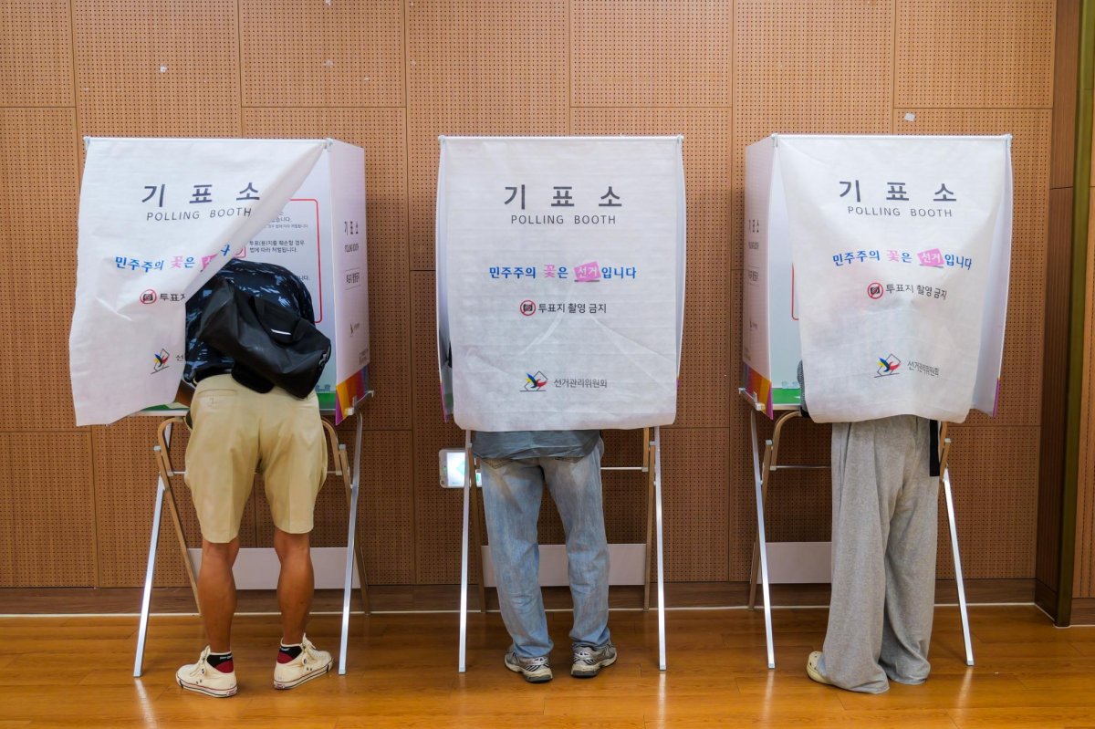 South-Korea-exit-polls-show-sweeping-local-election-win-for-Lees-party.jpg