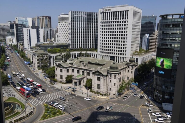 South-Korean-banks-tighten-lending-as-quotas-fill-early.jpg