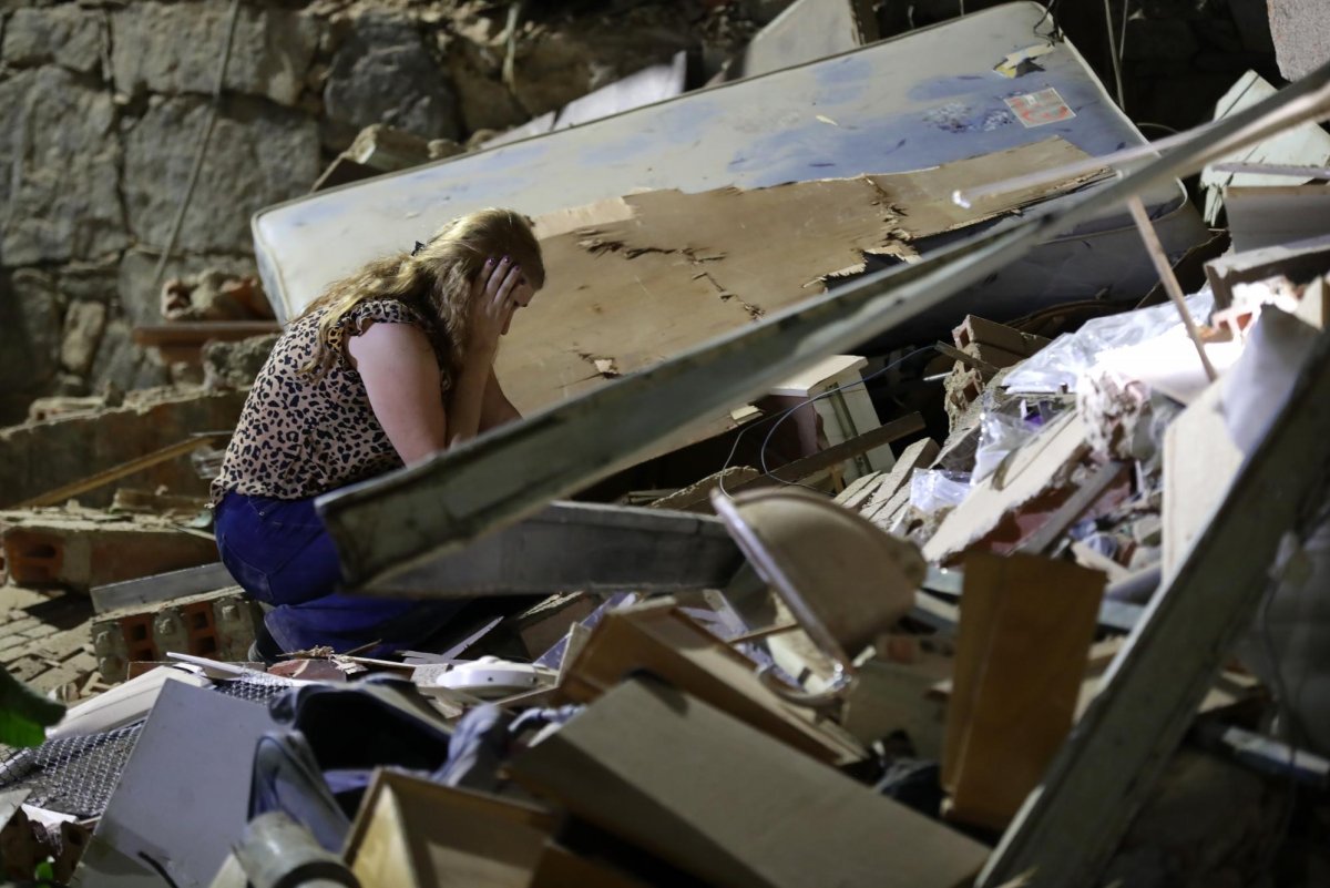Strong-earthquakes-hit-Venezuelas-capital-region-killing-dozens.jpg