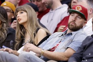 Taylor-Swift-Travis-Kelce-go-see-Oh-Mary-on-Broadway.jpg