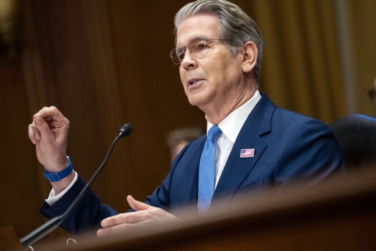Treasury-Dept-asks-banks-to-look-for-signs-of-illegal-immigrant-labor.jpg