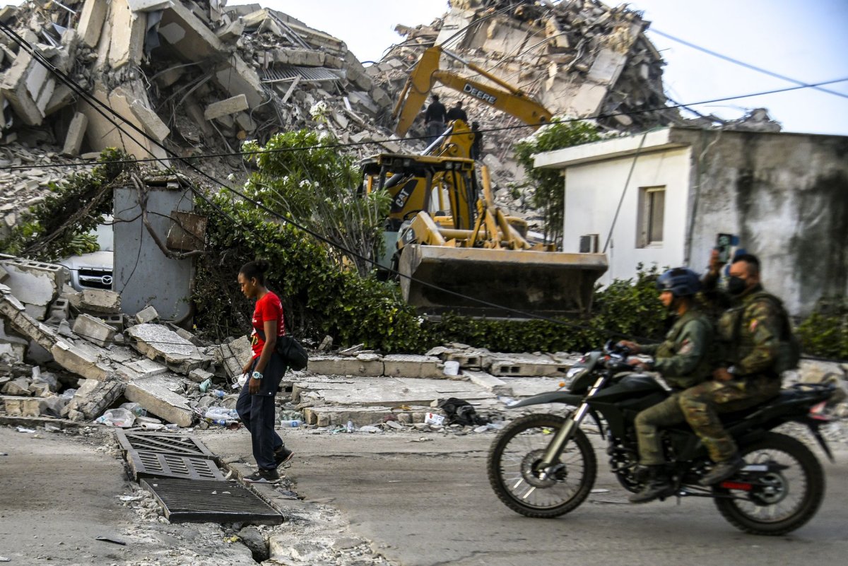 Venezuela-earthquakes-2-boys-rescued-alive-from-rubble.jpg