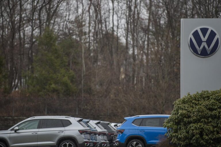 Volkswagen-joins-other-German-carmakers-with-job-cuts-restructuring.jpg
