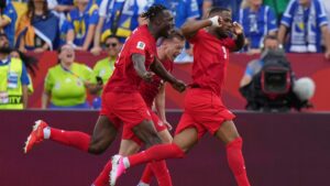 canada-football-team-1781803807.jpg